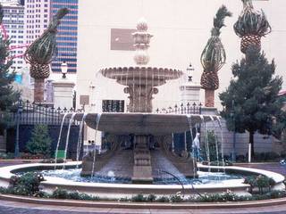 STONE FOUNTAINS, CELSAN RENATO SRL CELSAN RENATO SRL Classic style garden