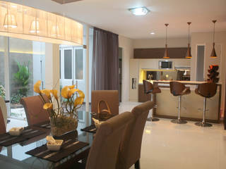 Rumah Raffles Hills Cibubur, Exxo interior Exxo interior モダンデザインの ダイニング