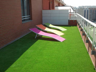 Poner césped artificial en una terraza , Albergrass césped tecnológico Albergrass césped tecnológico بلكونة أو شرفة