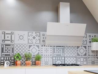 Kuchnia z pomysłem: okap skośny od Globalo i patchwork na ścianie, GLOBALO MAX GLOBALO MAX Kitchen