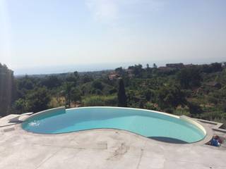 Piscina sfioro parziale , SICILY POOL SRL SICILY POOL SRL Infinity pool Reinforced concrete