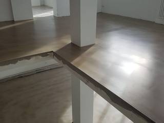 Prachtige Cement Base (betonlook gietvloer in woonhuis) van The Liquid Collection, The Liquid Collection The Liquid Collection 樓梯