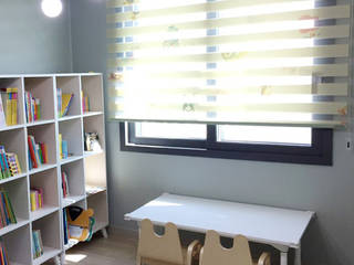 아이방을 위한 스노우책상 , 토끼네집 토끼네집 Modern nursery/kids room