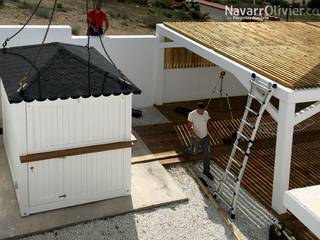 Terraza con chiringuito y pérgola, NavarrOlivier NavarrOlivier كوخ حديقة خشب Wood effect