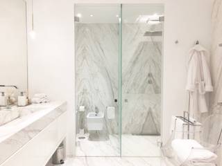 Chiado Apartment - Funcionalidade e Elegância, IN PACTO IN PACTO Modern style bathrooms Marble White