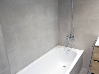 Reforma de cuarto de baño en Badalona, Grupo Inventia Grupo Inventia Mediterranean style bathrooms Tiles