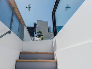 Roof terrace in Munich - Glazed roof access hatch, Staka Premium Staka Premium Sân thượng