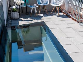 Roof terrace in Munich - Glazed roof access hatch, Staka Premium Staka Premium Azoteas