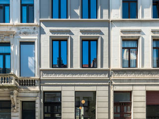 PROJECT KVP - TOTAALRENOVATIE VAN EEN VERVALLEN STADSWONING TE ANTWERPEN ZUID, ICONcept ICONcept Puertas de entrada