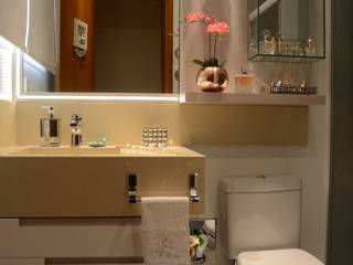 Banheiro Residencial, GRAÇA BRENNER ARQUITETURA E DESIGN DE INTERIORES GRAÇA BRENNER ARQUITETURA E DESIGN DE INTERIORES Baños de estilo moderno Tablero DM Blanco