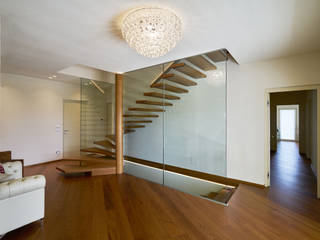 MISTRAL - Aus Holz, gewendelt mit Glaswand, Siller Treppen/Stairs/Scale Siller Treppen/Stairs/Scale Tangga Kayu Wood effect