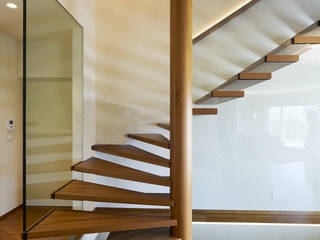 MISTRAL - Aus Holz, gewendelt mit Glaswand, Siller Treppen/Stairs/Scale Siller Treppen/Stairs/Scale Tangga Kayu Wood effect