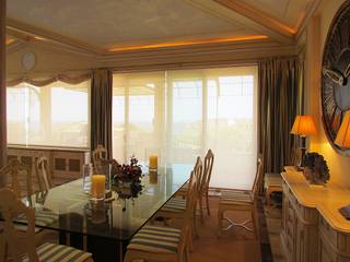 Estores y cortinas en ático en Santa Ponsa, Área Deluxe Área Deluxe Classic style dining room Textile Amber/Gold