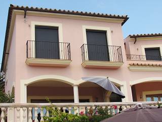 Estores enrollables con cajón en Santa Ponsa, Área Deluxe Área Deluxe Balcones y terrazas de estilo moderno Textil Ámbar/Dorado