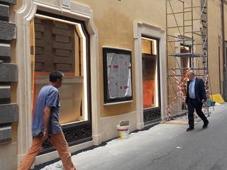Imbotti e cornici Boutique Cenci in Roma , INDAMAR SRL INDAMAR SRL Bedrijfsruimten Kalksteen Beige