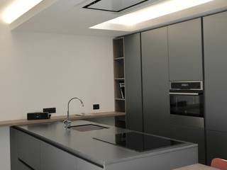 Kitchen , Laura Marini Architetto Laura Marini Architetto システムキッチン 木 木目調