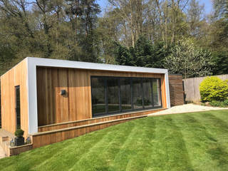 Large and Modern garden room project: Beconsfield, London, Modern garden rooms ltd Modern garden rooms ltd Ruang Fitness