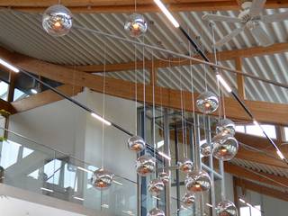 Beleuchtung bei der Firma Haas Fertigbau!, Skapetze Lichtmacher Skapetze Lichtmacher Gewerbeflächen Glas Metallic/Silber