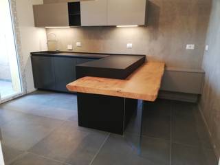 Cucina di design Arrital realizzata da A di Aguzzoli Arredamenti, Aguzzoli Arredamenti Aguzzoli Arredamenti Modern kitchen Wood Wood effect