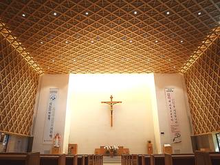 Daejeon Wonshinheung-dong Catholic Church, 피투엔디자인 _____ p to n design 피투엔디자인 _____ p to n design Espaços comerciais