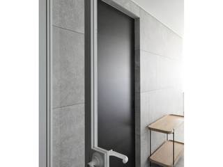 명품인테리어도어, 양개여닫이도어, WITHJIS(위드지스) WITHJIS(위드지스) Modern corridor, hallway & stairs Aluminium/Zinc White