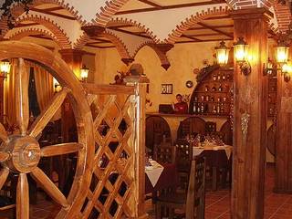 ресторан "Старая мельница", студия Александра Пономарева студия Александра Пономарева Espacios comerciales