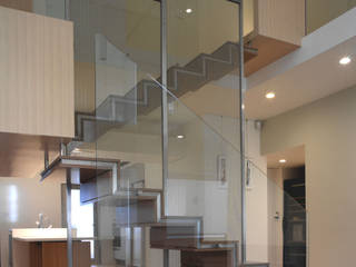 何宅樓梯 Ho Residence Stair, 何侯設計 Ho + Hou Studio Architects 何侯設計 Ho + Hou Studio Architects Salones modernos