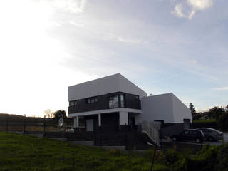 Construcción de una VIVIENDA MODULAR INDUSTRIALIZADA en Asturias, GPVArquitectos GPVArquitectos منزل عائلي صغير