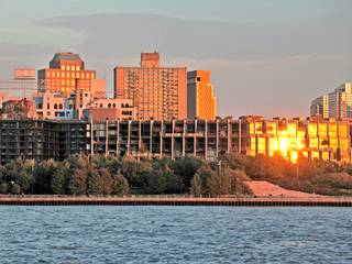 Penthouse NYC - Brooklyn Bridge , Célia Orlandi por Ato em Arte Célia Orlandi por Ato em Arte บ้านและที่อยู่อาศัย กระจกและแก้ว