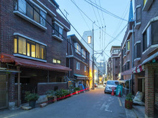 천연동 협소주택 [틈], (주)건축사사무소 더함 / ThEPLus Architects (주)건축사사무소 더함 / ThEPLus Architects Moderne huizen