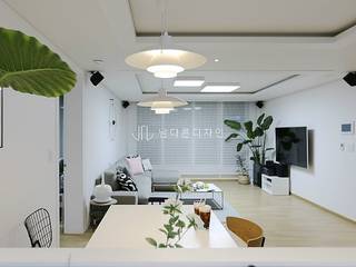 침산동 오페라삼정그린코아더베스트 34PY, 남다른디자인 남다른디자인 Modern living room