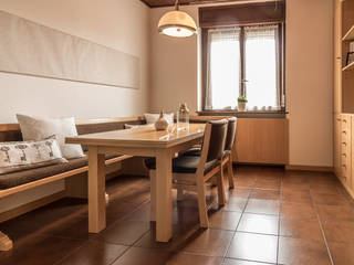 Grande appartamento preparato per la vendita , G.HOMESTAGING G.HOMESTAGING Classic style dining room