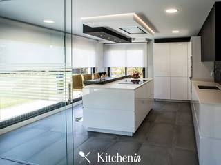 Cozinha BW, Kitchen In Kitchen In Cocinas de estilo moderno