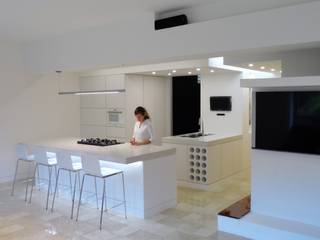 El Cigarral, RRA Arquitectura RRA Arquitectura Minimalist kitchen Marble White