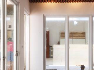 FE RENOVATION, Gubah Ruang Gubah Ruang Kamar Tidur Modern Batu Bata Wood effect