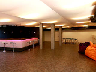 Jugendzentrum in Pöcking, WSM ARCHITEKTEN WSM ARCHITEKTEN モダンデザインの リビング