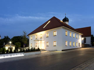 Gemeindebibliothek, Gemeindearchiv und Trauungssaal im alten Pfarrhaus in Pöcking, WSM ARCHITEKTEN WSM ARCHITEKTEN Rumah Modern