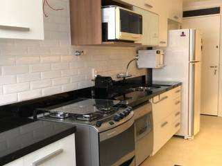 cozinha apartamento Leblon - RJ, Claudia Saraceni Claudia Saraceni وحدات مطبخ