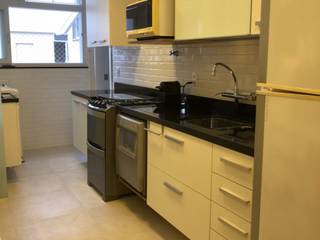 cozinha apartamento Leblon - RJ, Claudia Saraceni Claudia Saraceni وحدات مطبخ