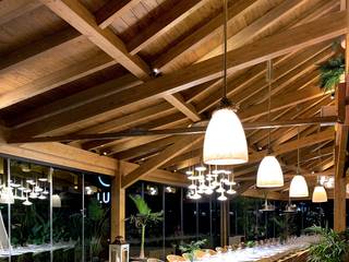 Cubierta para terraza Restaurante LUA, NavarrOlivier NavarrOlivier Dach pulpitowy Drewno O efekcie drewna