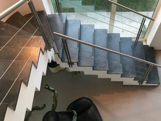 Werken met contrasten, MEF Architect MEF Architect 階段 大理石 黒色