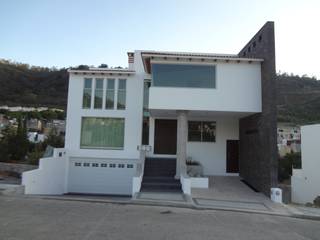 Casa habitación en la ciudad de Morelia., ARQUITECTOS UNION SC DE RL DE CV ARQUITECTOS UNION SC DE RL DE CV Дома с террасами