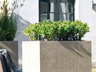Pflanzgefäße aus Naturbeton, arts&more arts&more Balcone, Veranda & Terrazza in stile moderno Cemento Grigio
