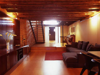 Loft Pere IV, ESTUDIO DE CREACIÓN JOSEP CANO, S.L. ESTUDIO DE CREACIÓN JOSEP CANO, S.L. Ruang Keluarga Modern