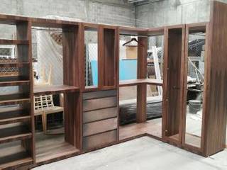 Fábrica, DSeAl Muebles. DSeAl Muebles. Minimalist style dressing rooms Wood Wood effect