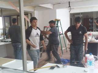 Remodelación Oficinas Gerencia Cpech , Agustinas 1447, Santiago Centro., AOG AOG Study/office Engineered Wood White