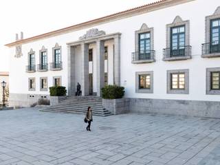 Paços do Concelho da Póvoa de Lanhoso, Barbot Barbot Дома в классическом стиле