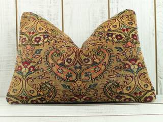 Decorative Lumbar Kilim Pillow , Heritage Nomadic Art Gallery Heritage Nomadic Art Gallery ラスティックデザインの リビング 羊毛 オレンジ
