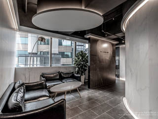 The Fighters Club Phase III, Brilliant Design & Construction Ltd. Brilliant Design & Construction Ltd. Commercial spaces