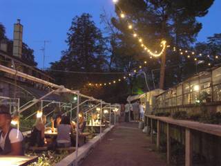 Esposizione serre Giardini Margherita Bologna, ILLUMINAZIONE GIARDINI di M.V. SAS ILLUMINAZIONE GIARDINI di M.V. SAS 러스틱스타일 정원